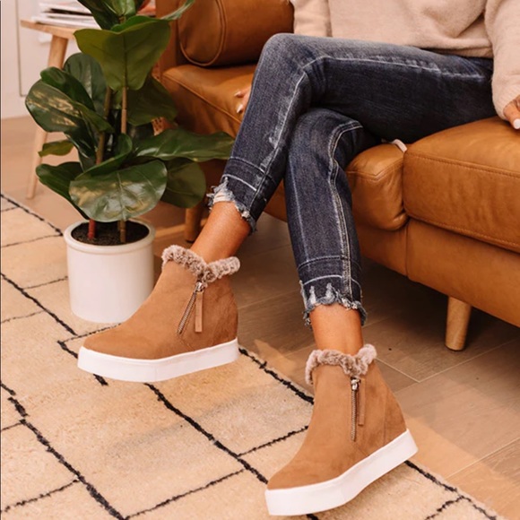 NWOB SODA Fur Trim Wedge Sneaker - Picture 1 of 5
